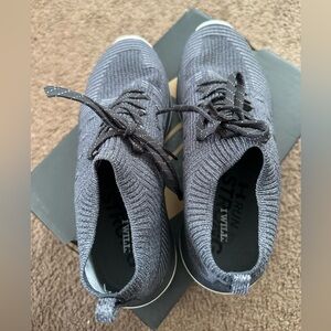 Under Armour CHARGED Gray Black White Sneakers Men’s Size US 8.5 👟💙